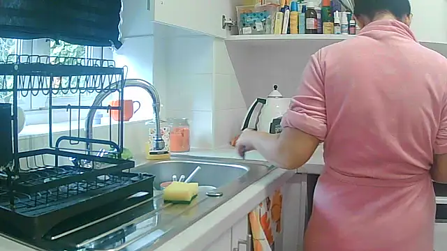 Snapshot of magical_mia chatting on 7, 10, 2025 magical mia online show from 7, 10, 2025