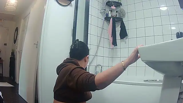 Snapshot of magical_mia chatting on 9, 10, 2025 magical mia online show from 9, 10, 2025