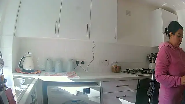 Snapshot of magical_mia chatting on 2, 11, 2025 magical mia online show from 2, 11, 2025