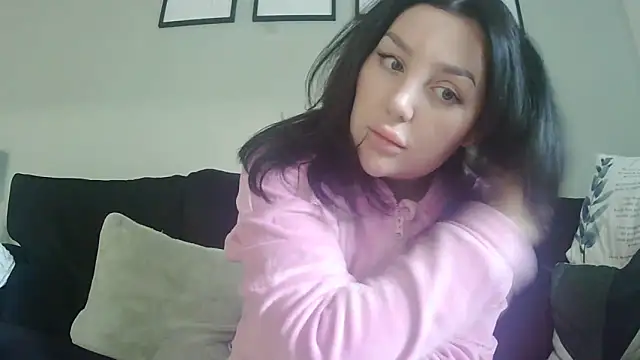 Snapshot of magical_mia chatting on 5, 11, 2025 magical mia online show from 5, 11, 2025