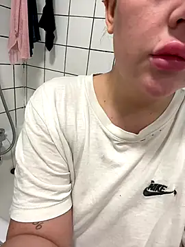 Snapshot of magical_mia chatting on 7, 11, 2025 magical mia online show from 7, 11, 2025