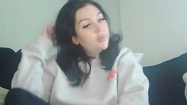 Snapshot of magical_mia chatting on 13, 11, 2025 magical mia online show from 13, 11, 2025