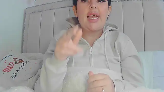 Snapshot of magical_mia chatting on 18, 11, 2025 magical mia online show from 18, 11, 2025