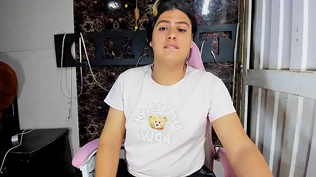 Snapshot of blonde_girl01 chatting on 9, 1, 2025 blonde girl01 online show from 9, 1, 2025