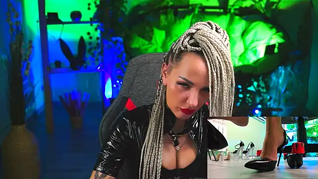 MonicaMaxwel online show from 1, 3, 2025