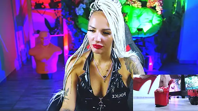 MonicaMaxwel online show from 10, 9, 2025