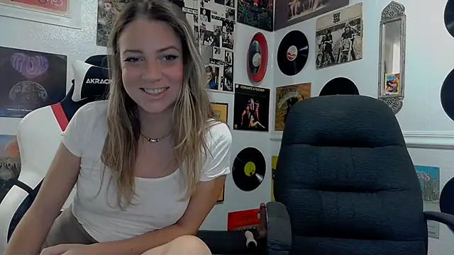 molly witha chance online show from 16, 1, 2025