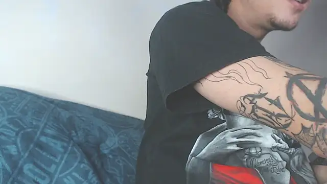 Snapshot of AndyBetti chatting on 5, 12, 2025 AndyBetti online show from 5, 12, 2025