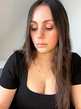 Loella-Rose online show from 24, 4, 2026