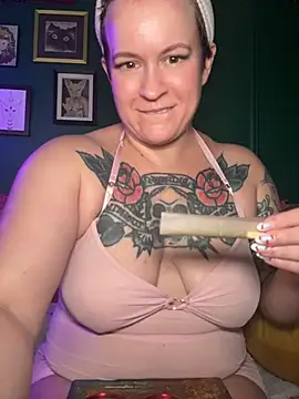 Snapshot of quinnmariexo chatting on 23, 7, 2026 quinnmariexo online show from 23, 7, 2026