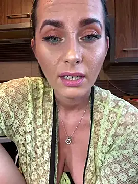 Hotmomcheckk  online show from 1, 3, 2025