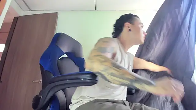 Snapshot of male_pussy chatting on 7, 12, 2024 male pussy online show from 7, 12, 2024