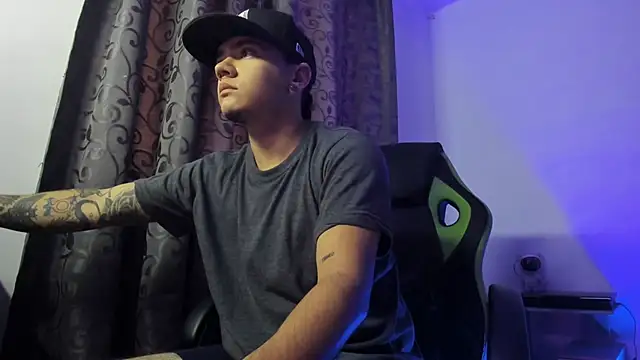 Snapshot of male_pussy chatting on 16, 9, 2025 male pussy online show from 16, 9, 2025