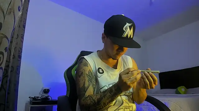 Snapshot of male_pussy chatting on 20, 9, 2025 male pussy online show from 20, 9, 2025