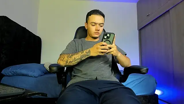 Snapshot of male_pussy chatting on 26, 9, 2025 male pussy online show from 26, 9, 2025