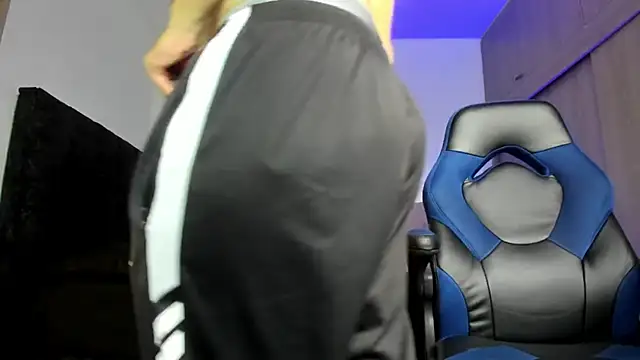 Snapshot of male_pussy chatting on 11, 10, 2025 male pussy online show from 11, 10, 2025