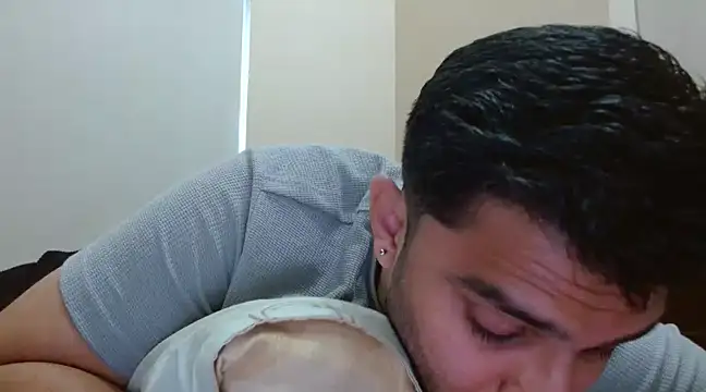 Snapshot of robintoit chatting on 8, 3, 2025 robintoit online show from 8, 3, 2025