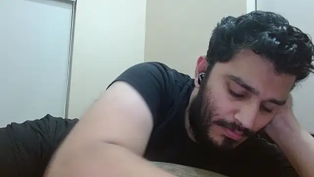 Snapshot of robintoit chatting on 17, 11, 2025 robintoit online show from 17, 11, 2025