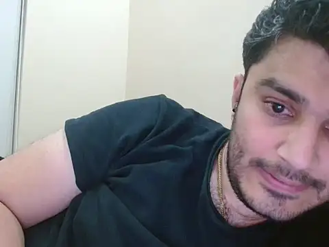 Snapshot of robintoit chatting on 25, 11, 2025 robintoit online show from 25, 11, 2025