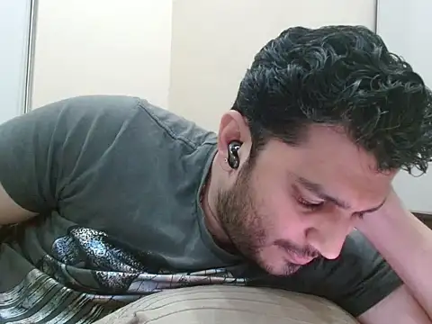 Snapshot of robintoit chatting on 30, 11, 2025 robintoit online show from 30, 11, 2025