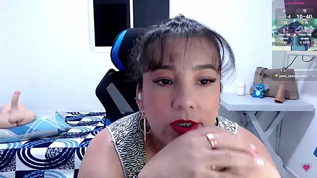 mom hot   online show from 27, 4, 2026