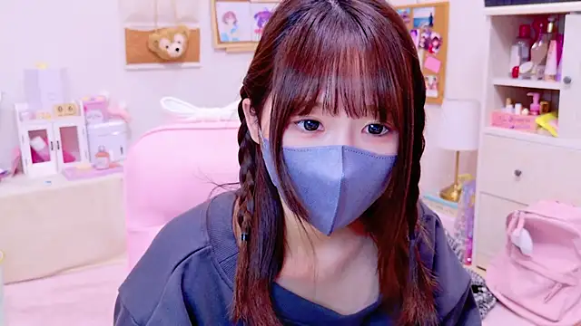 Snapshot of Yui-Ch chatting on 6, 12, 2024 Yui-Ch online show from 6, 12, 2024