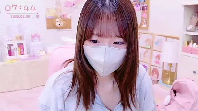 Snapshot of Yui-Ch chatting on 4, 1, 2025 Yui-Ch online show from 4, 1, 2025