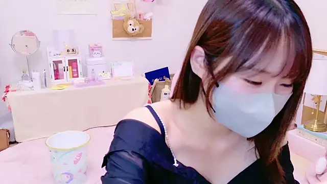 Snapshot of Yui-Ch chatting on 7, 1, 2025 Yui-Ch online show from 7, 1, 2025