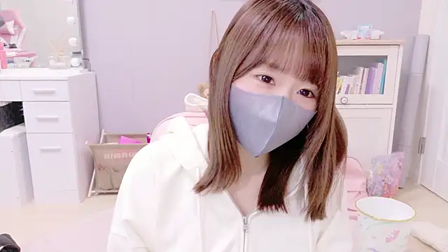 Snapshot of Yui-Ch chatting on 5, 3, 2025 Yui-Ch online show from 5, 3, 2025