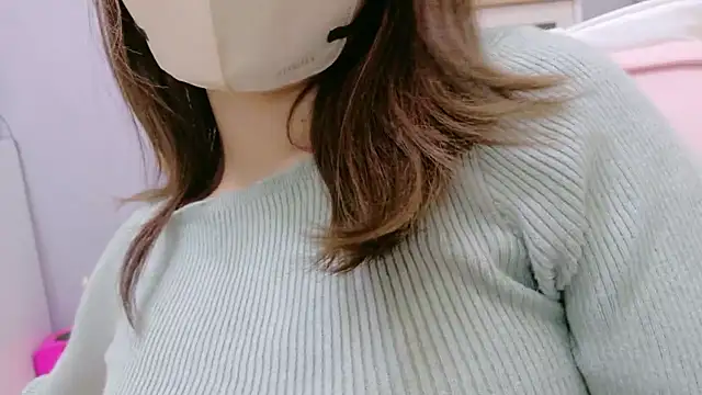 Snapshot of Yui-Ch chatting on 29, 9, 2025 Yui-Ch online show from 29, 9, 2025