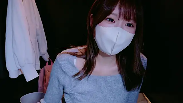 Snapshot of Yui-Ch chatting on 13, 10, 2025 Yui-Ch online show from 13, 10, 2025