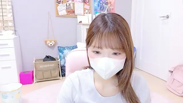 Snapshot of Yui-Ch chatting on 14, 10, 2025 Yui-Ch online show from 14, 10, 2025