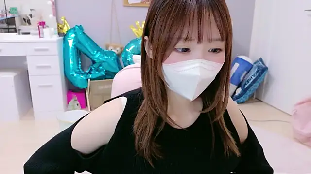 Snapshot of Yui-Ch chatting on 27, 11, 2025 Yui-Ch online show from 27, 11, 2025