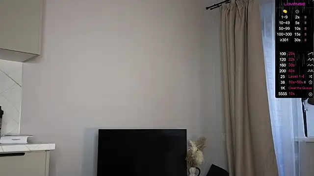 Snapshot of R1mmo__ chatting on 12, 9, 2025 R1mmo online show from 12, 9, 2025