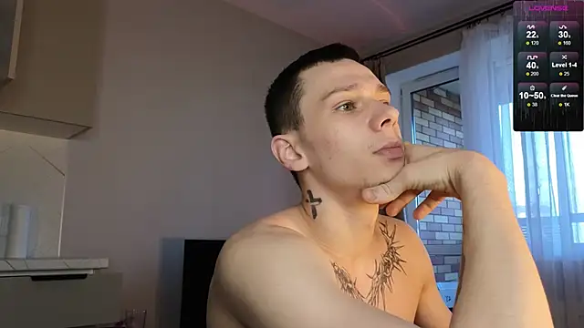 Snapshot of R1mmo__ chatting on 7, 10, 2025 R1mmo online show from 7, 10, 2025