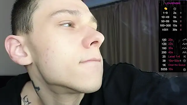 Snapshot of R1mmo__ chatting on 11, 10, 2025 R1mmo online show from 11, 10, 2025