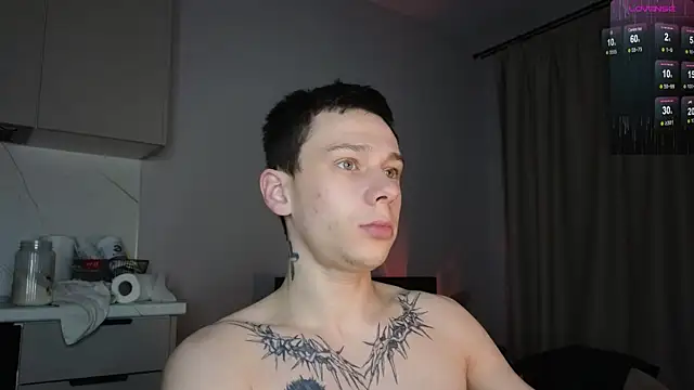 Snapshot of R1mmo__ chatting on 5, 11, 2025 R1mmo online show from 5, 11, 2025