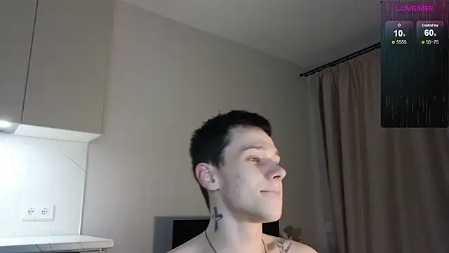 Snapshot of R1mmo__ chatting on 11, 11, 2025 R1mmo online show from 11, 11, 2025