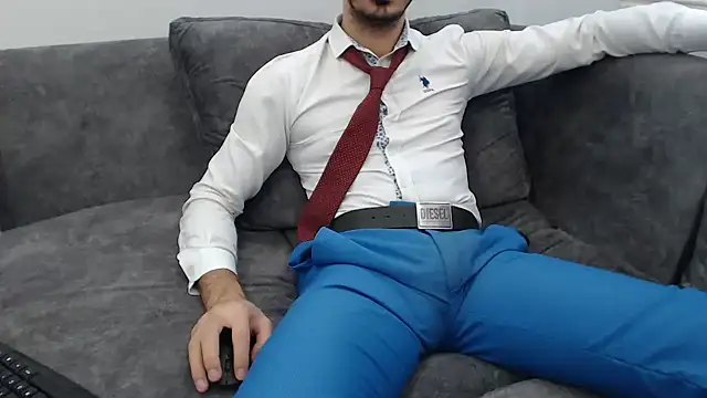 Snapshot of Naughtb0y chatting on 5, 12, 2025 Naughtb0y online show from 5, 12, 2025