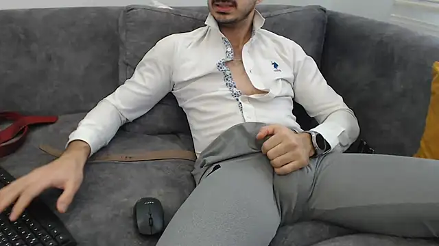 Snapshot of Naughtb0y chatting on 4, 2, 2026 Naughtb0y online show from 4, 2, 2026