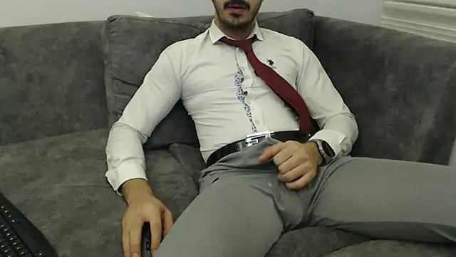 Snapshot of Naughtb0y chatting on 6, 2, 2026 Naughtb0y online show from 6, 2, 2026