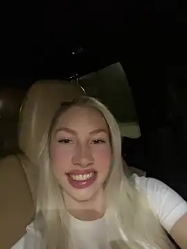 Snapshot of LuisaBecker chatting on 15, 3, 2025 LuisaBecker online show from 15, 3, 2025