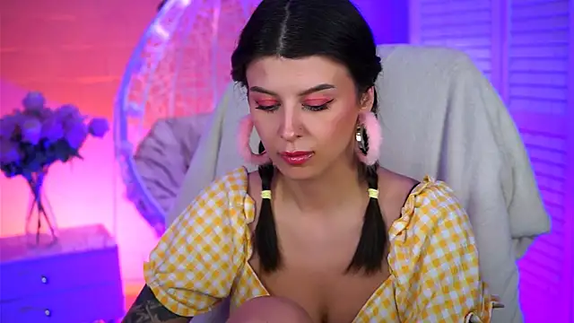 NicoleMun online show from 13, 3, 2025