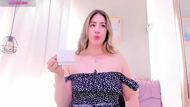  AlejaCruz  online show from 24, 4, 2026