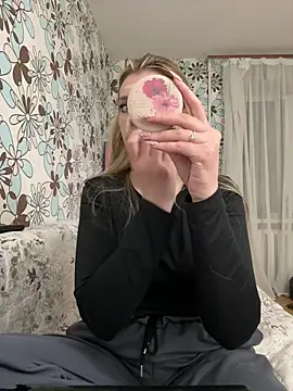 Snapshot of adel_secret chatting on 17, 5, 2026 adel secret online show from 17, 5, 2026