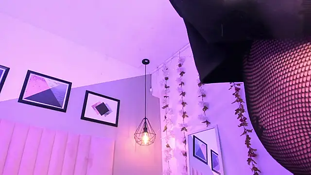 Violetta Nur online show from 9, 9, 2025