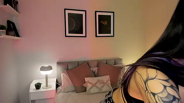Snapshot of Violetta_Nur chatting on 15, 6, 2026 Violetta Nur online show from 15, 6, 2026