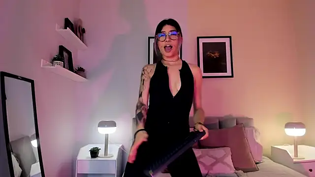 Snapshot of Violetta_Nur chatting on 16, 6, 2026 Violetta Nur online show from 16, 6, 2026