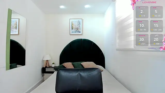  LaraMom  online show from 28, 4, 2026