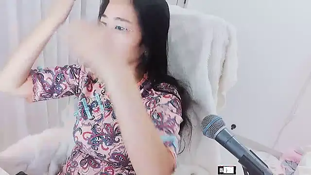 Snapshot of Floor_oo chatting on 12, 10, 2025 Floor oo online show from 12, 10, 2025